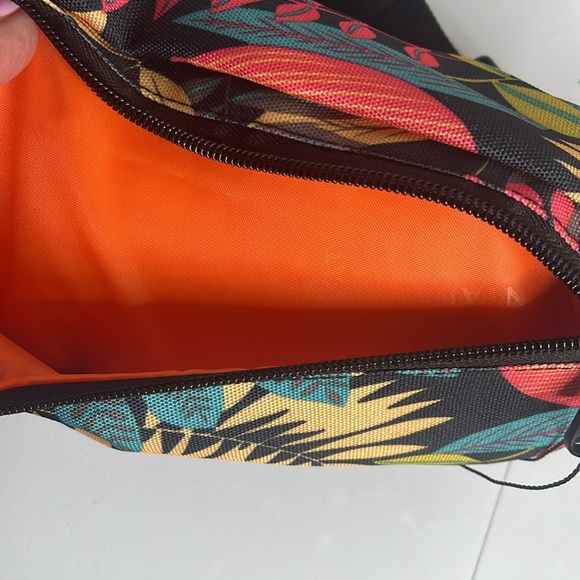 Tinyat Fanny Pack NWOT Floral multi Color lots of space inside - Picture 4 of 8